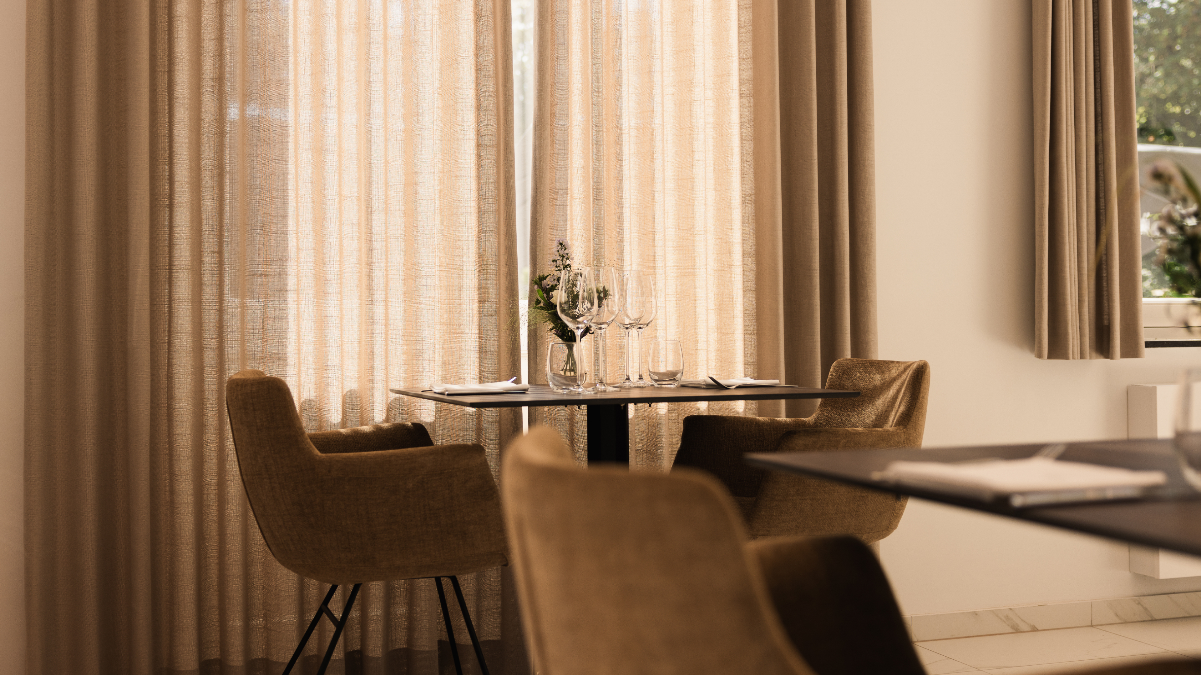 MOQO LARIVEE 1920x10804