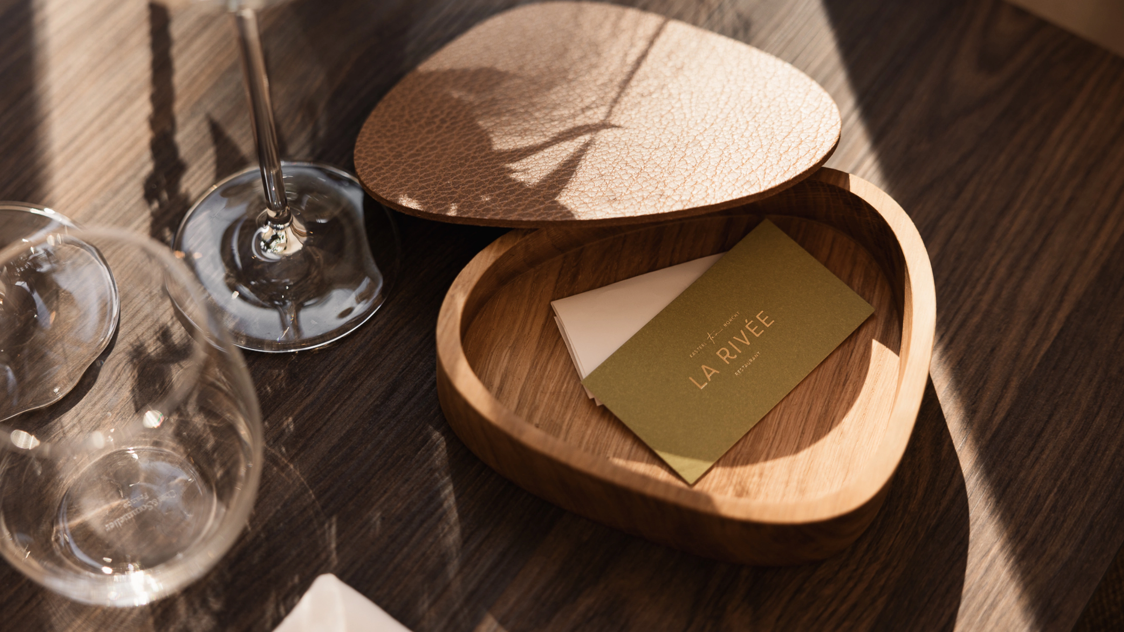 MOQO LARIVEE 1920x10803