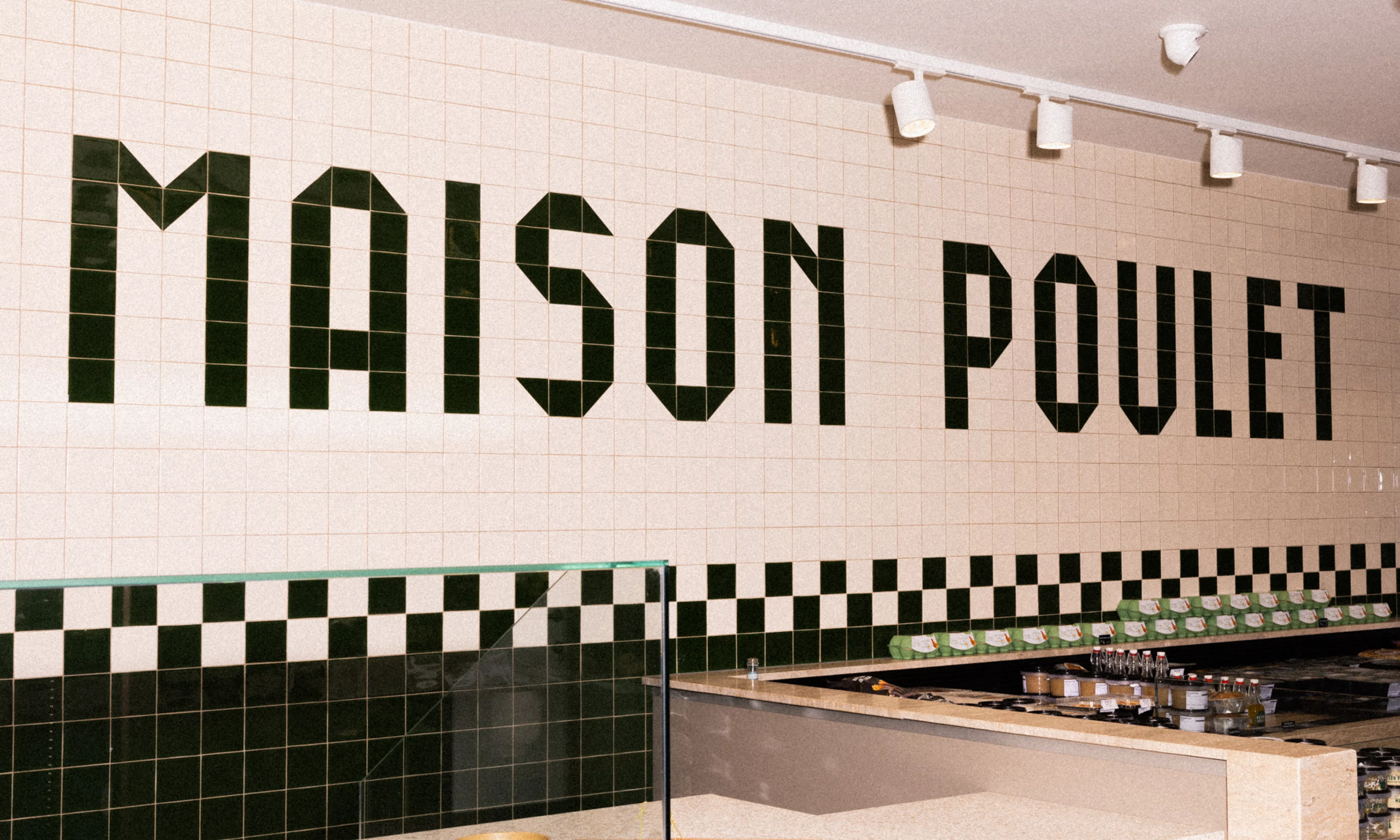 MOQO MAISON POULET SPATIAL 1