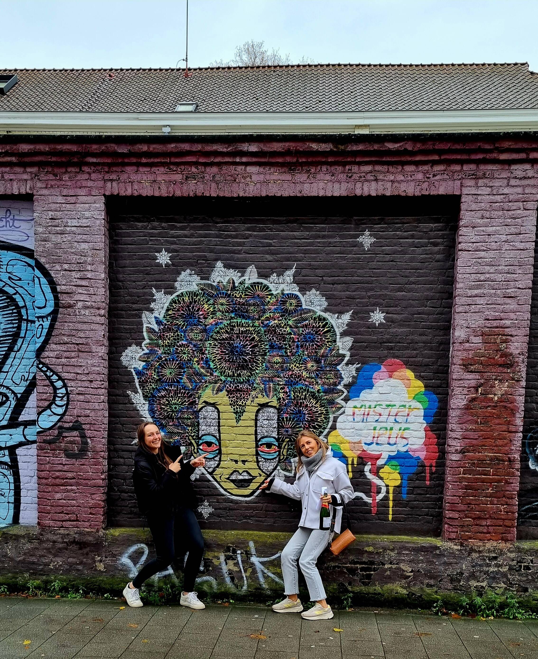 MOQO teambuilding Gent - graffititour Loes en Tiffany